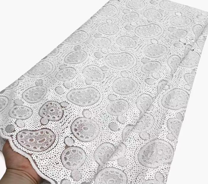 Tissu en dentelle paillettes