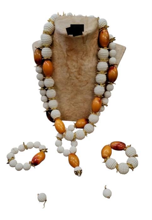 Collier traductionel authentique fabriqué en ivoire