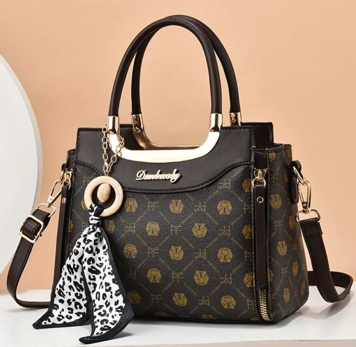 Sac carré tendance 2025 pour femme