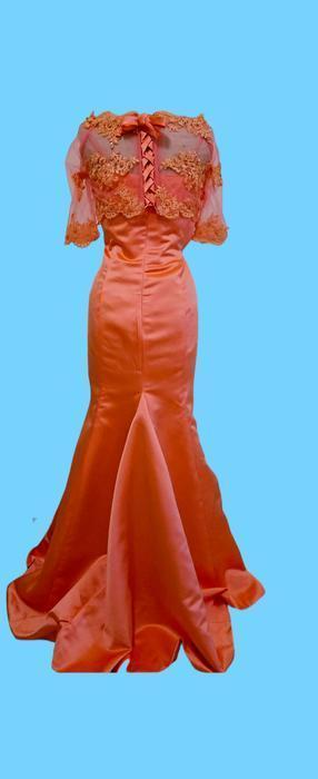 Robe de cérémonie  prêt du corps élégante tendance