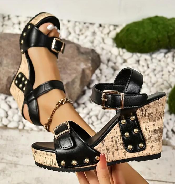 Sandale avec Lanière cloutée Talons Compensée de 10.49